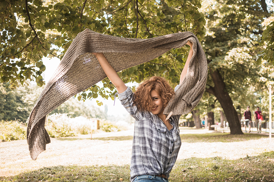 The Sound of Style: How Fabric Shapes Atmosphere Through Movement